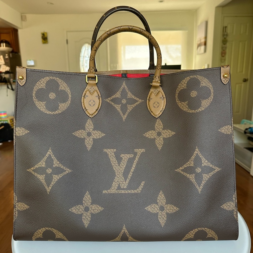 Authentic Louis Vuitton OnTheGo GM Purse